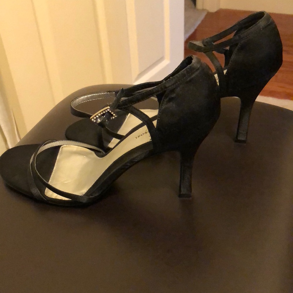 Heels - Picture 2 of 4